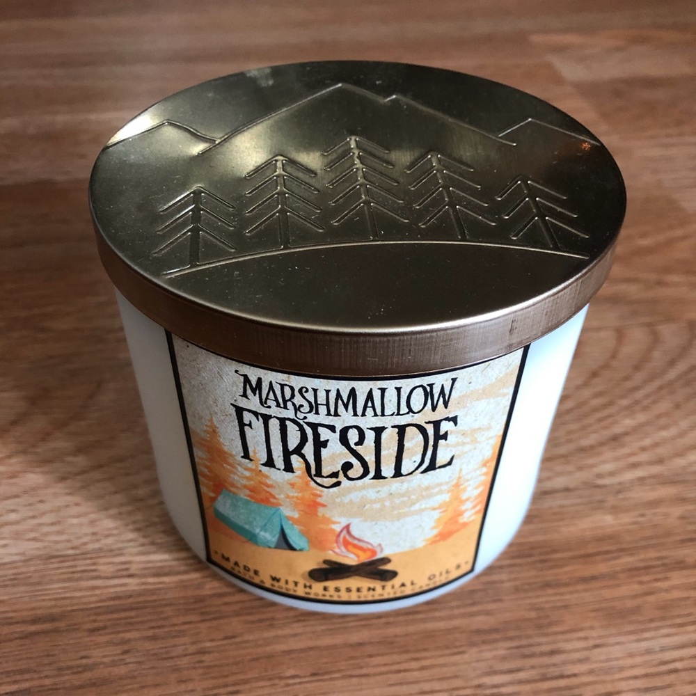 BNWT “Marshmallow Fireside 3-wick” Candle